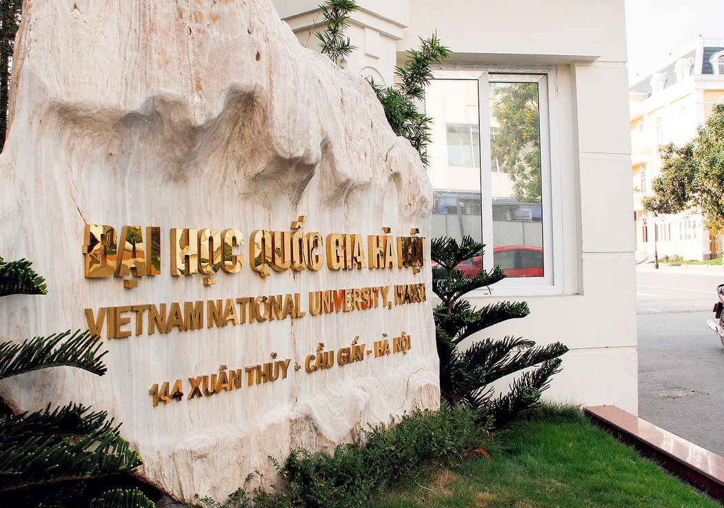 Thi công sàn nâng data center ở Đại học Quốc gia Hà Nội