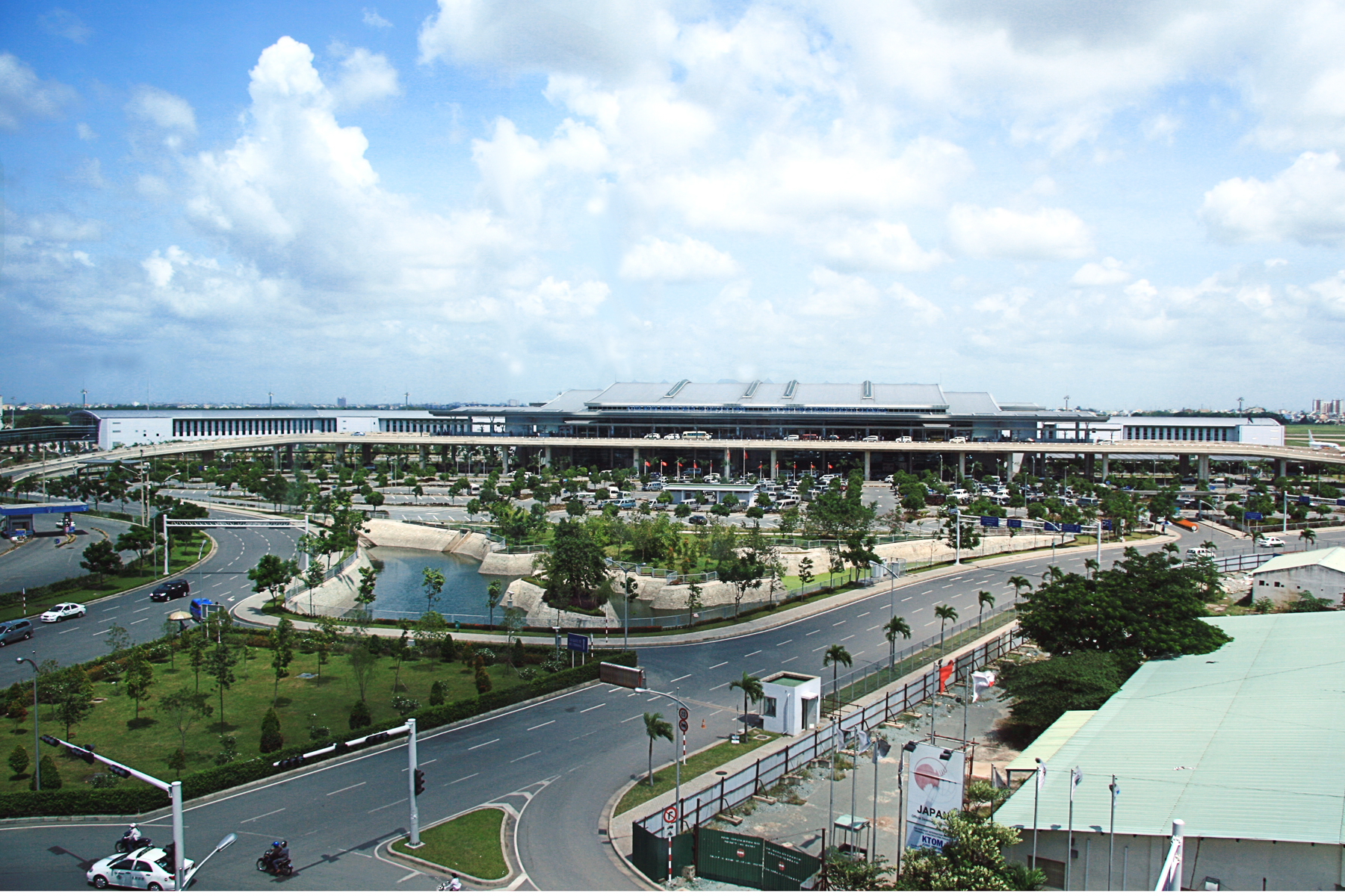 Gia công sàn nâng Sân bay quốc tế Tân Sơn Nhất