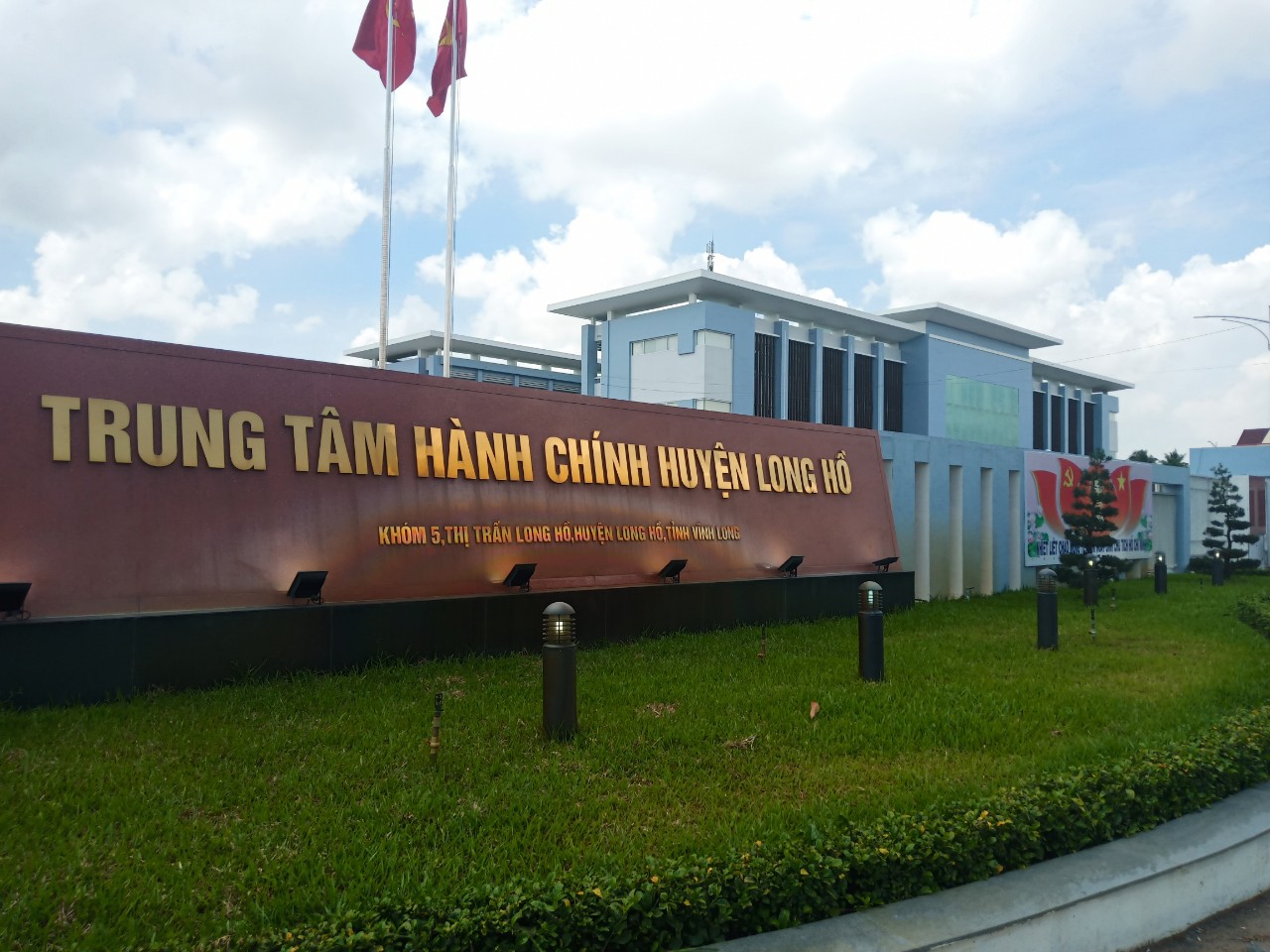 Dịch vụ cung cấp tấm sàn nâng giá rẻ tại Trung tâm hành chính huyện Long Hồ